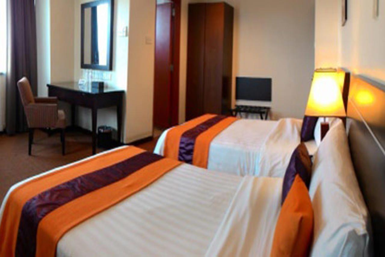 Hock Lee Hotel & Residences Kuching Exteriör bild