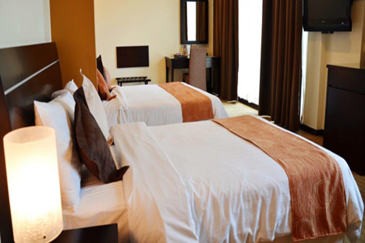 Hock Lee Hotel & Residences Kuching Exteriör bild