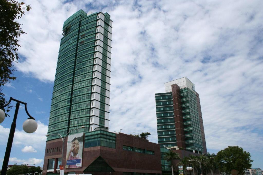 Hock Lee Hotel & Residences Kuching Exteriör bild