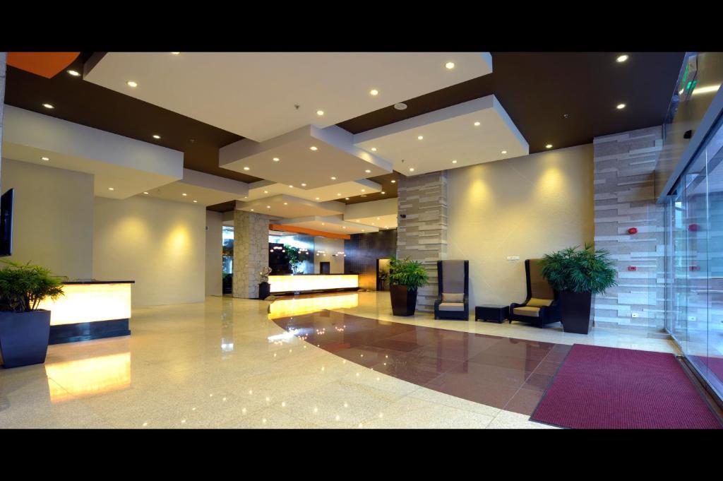 Hock Lee Hotel & Residences Kuching Exteriör bild