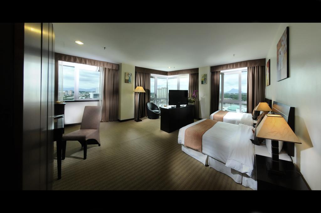 Hock Lee Hotel & Residences Kuching Exteriör bild