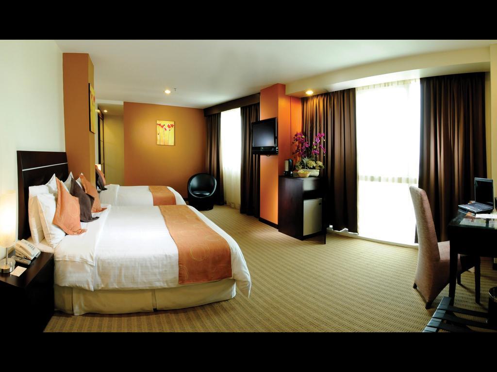Hock Lee Hotel & Residences Kuching Exteriör bild