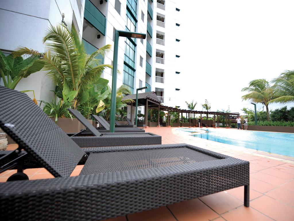 Hock Lee Hotel & Residences Kuching Exteriör bild