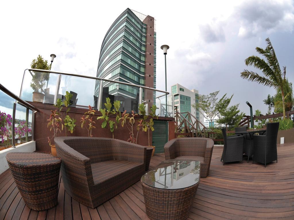 Hock Lee Hotel & Residences Kuching Exteriör bild